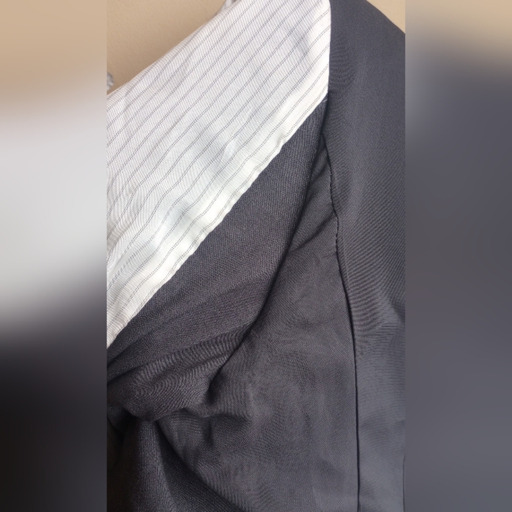 BCBG MaxAzria Charcoal Blazer Small - Picture 9 of 10